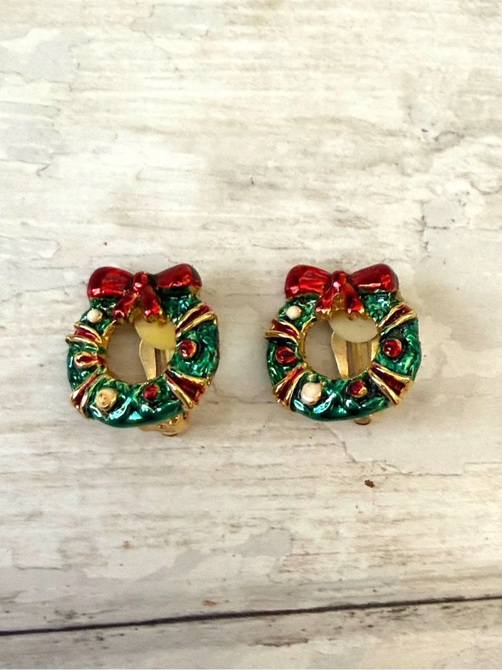 Christmas Wreath Clip On Earrings Holiday Jewelry New Condition Never Worn